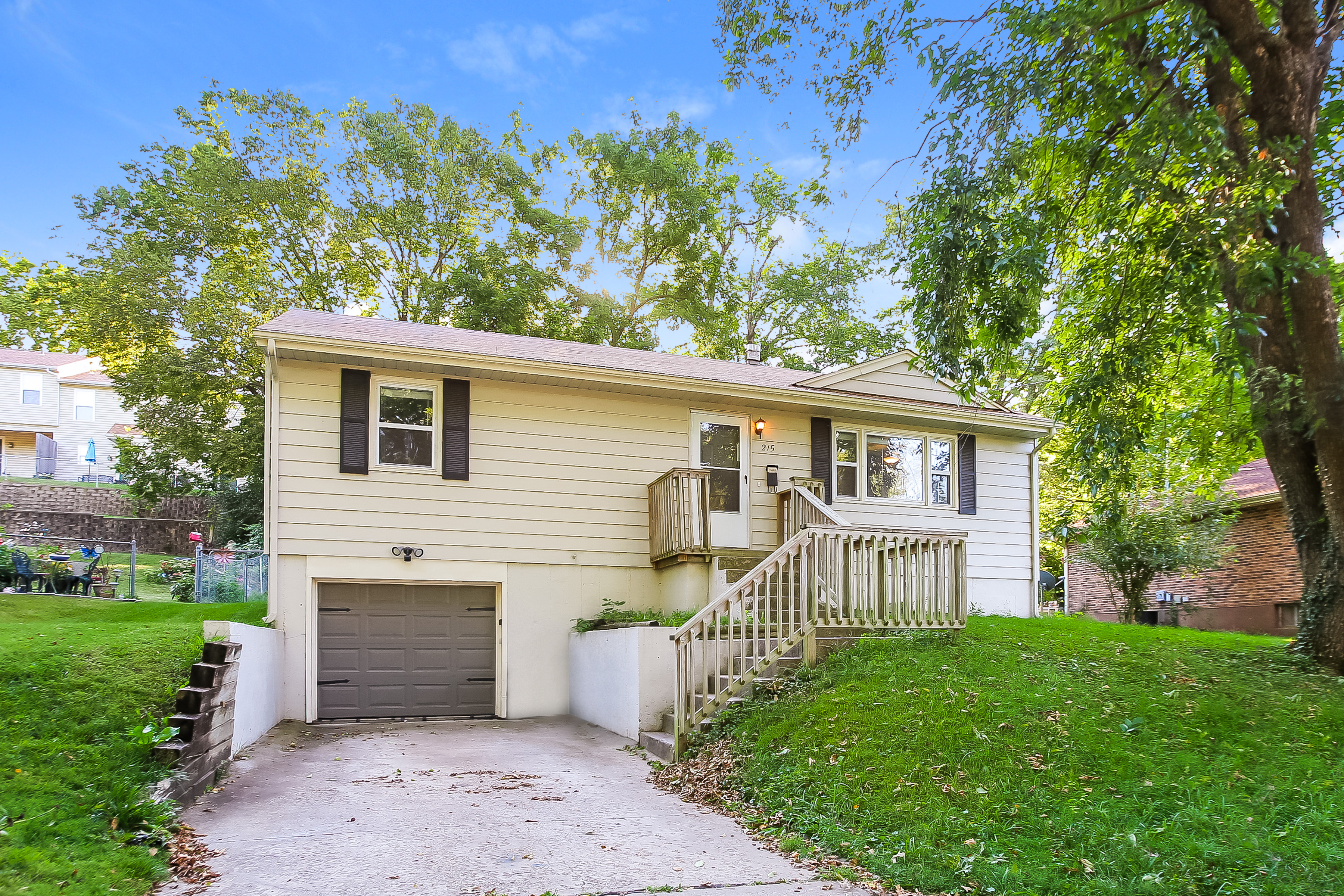 215 Maple St Liberty, MO 64068